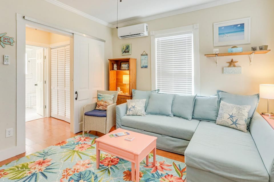 1 Mi to Beach: Colorful Cottage in Galveston! House in Galveston Island