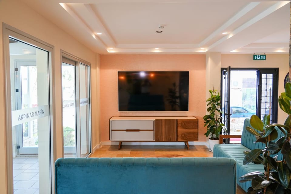 Communal lounge/ TV room