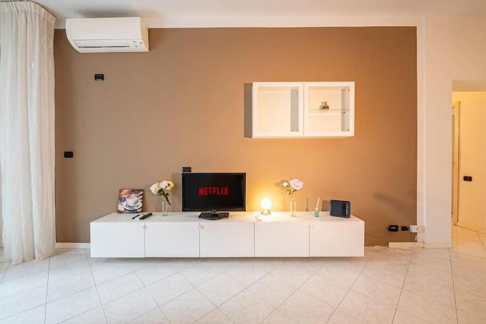 TV and multimedia, air conditioner