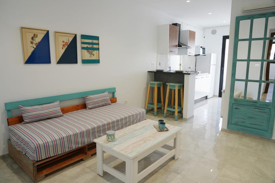 Kitchen or kitchenette, Seating area