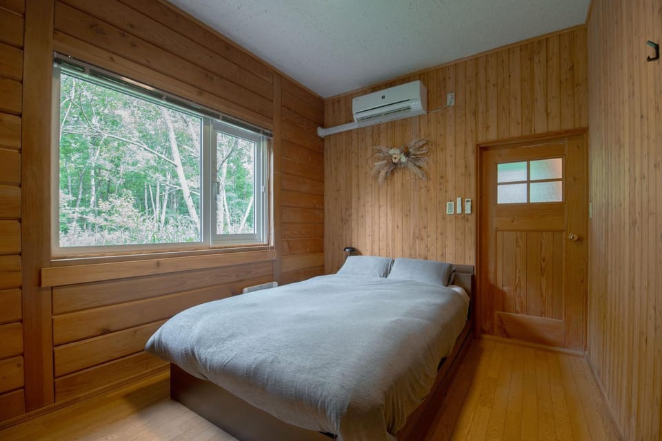 Bedroom, air conditioner