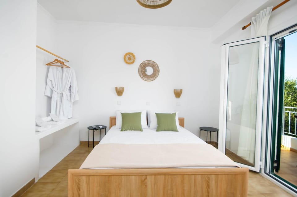 Bed, View (from property/room), Balcony/Terrace, Photo of the whole room, Bedroom, towels, wardrobe