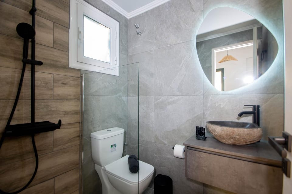 Shower, Toilet, Bathroom, towels