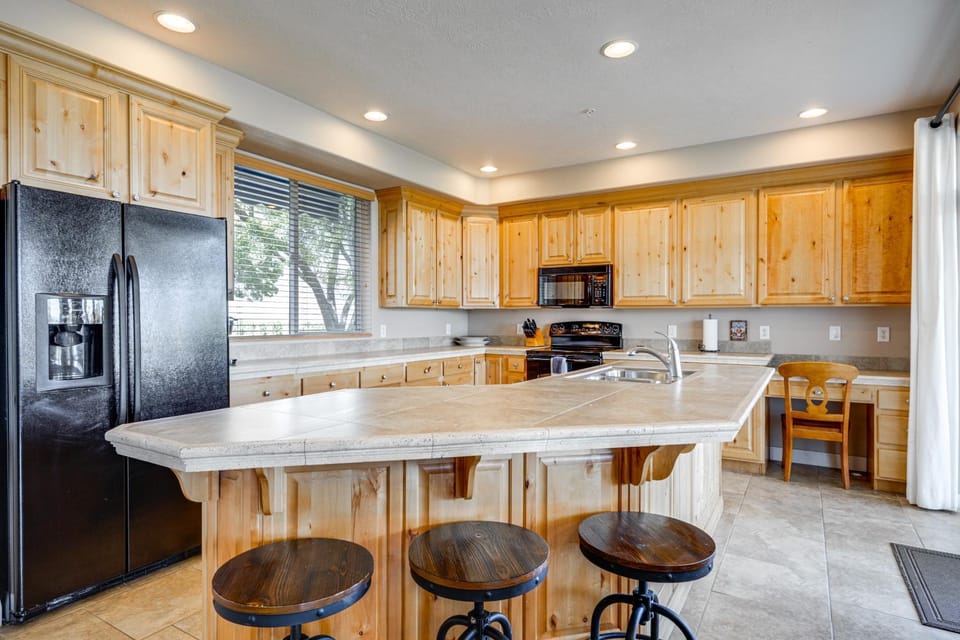 Pool Access & Patio! Resort-Style St George Condo House in St George