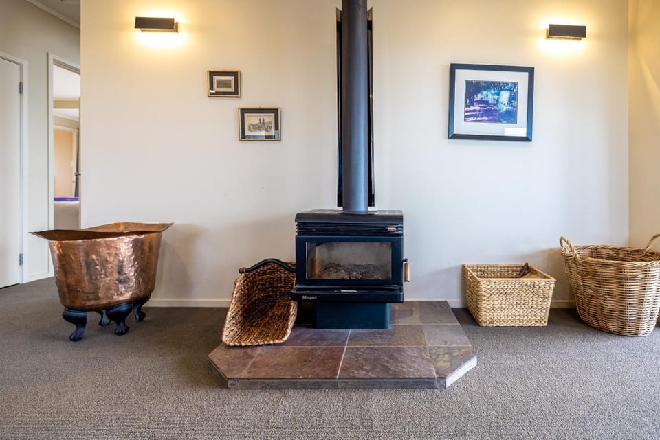 Double Bay Views, Oneroa - Be My Guest House in Auckland Region