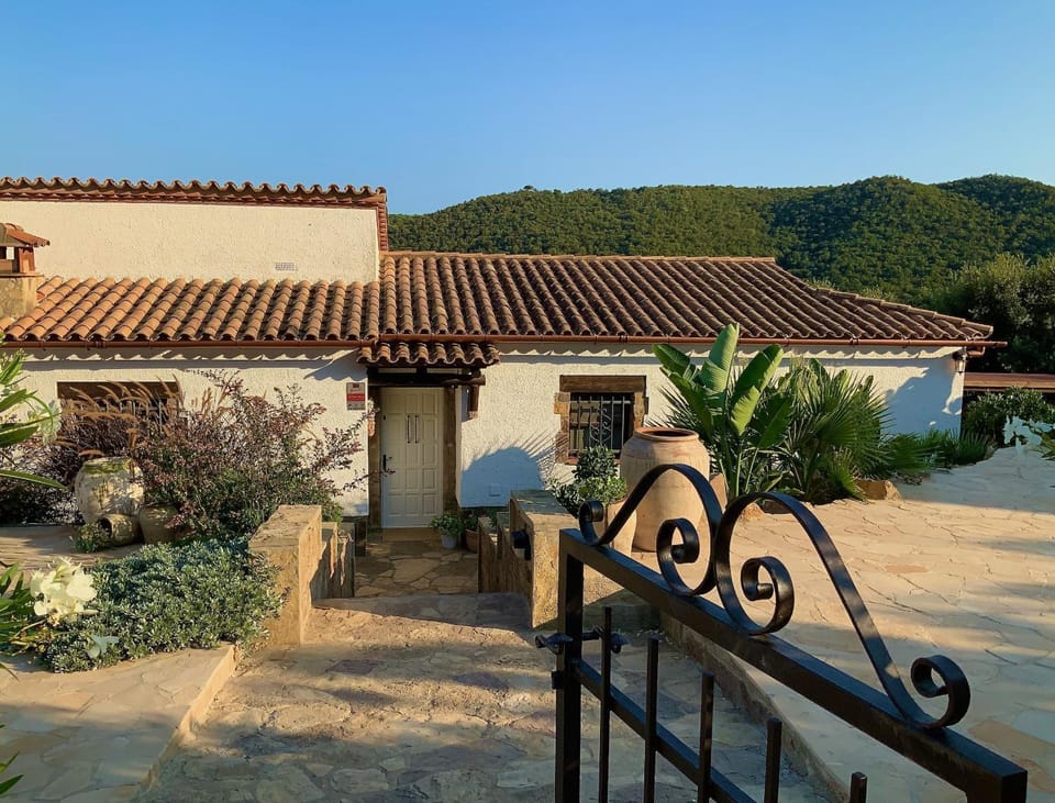 Property building, Natural landscape, Mountain view