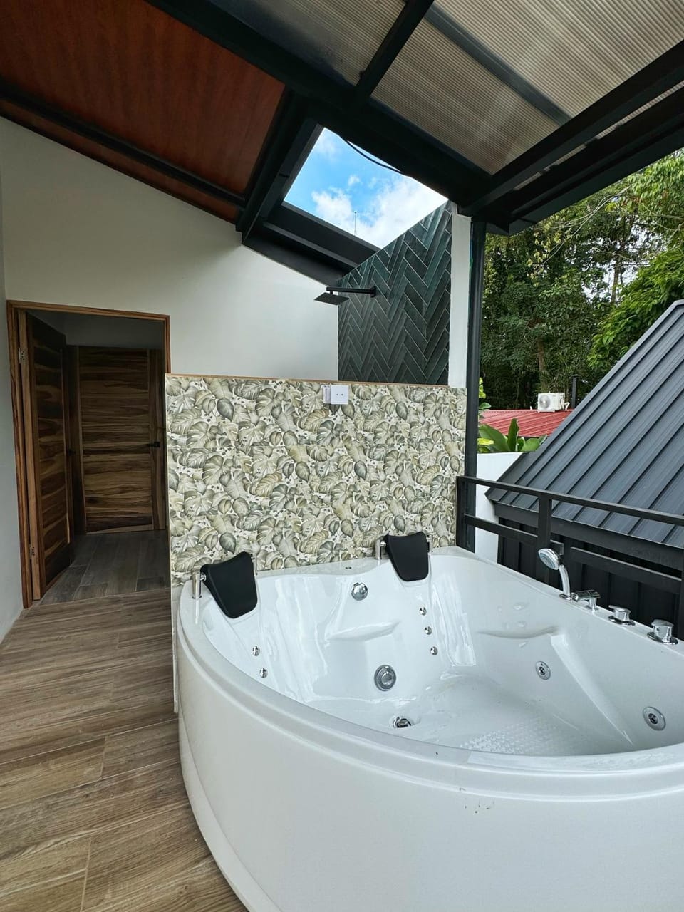 Hot Tub, Bath
