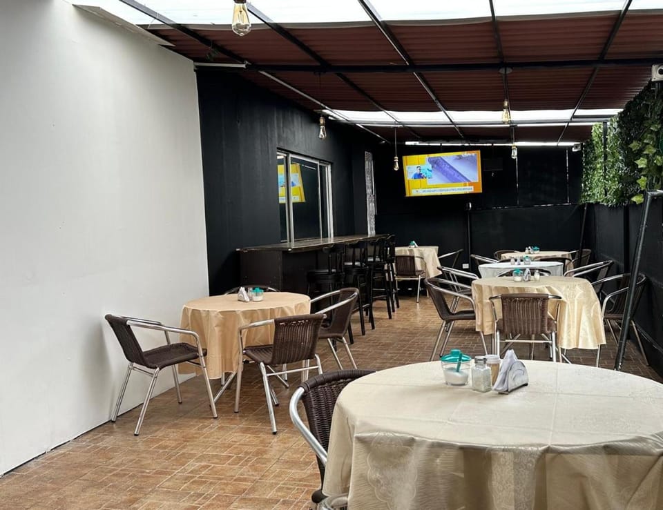 Restaurant/places to eat, Restaurant/places to eat, Banquet/Function facilities