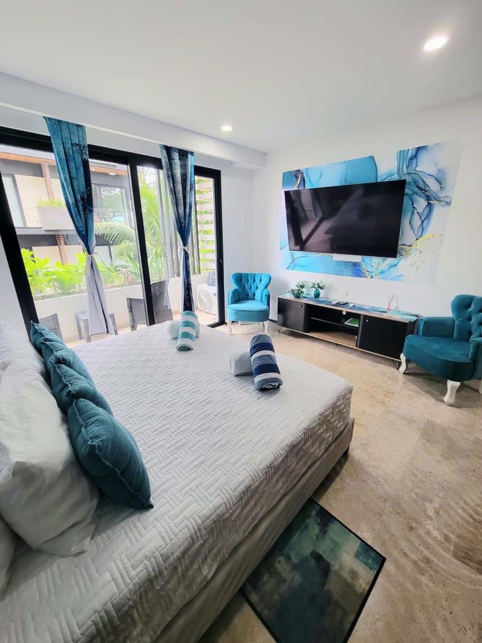 Photo of the whole room, Bedroom