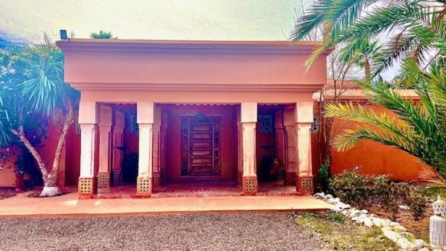 Facade/entrance