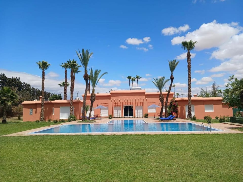 Property building, Day, Natural landscape, Garden, Balcony/Terrace, Garden view, Pool view, Swimming pool, sunbed