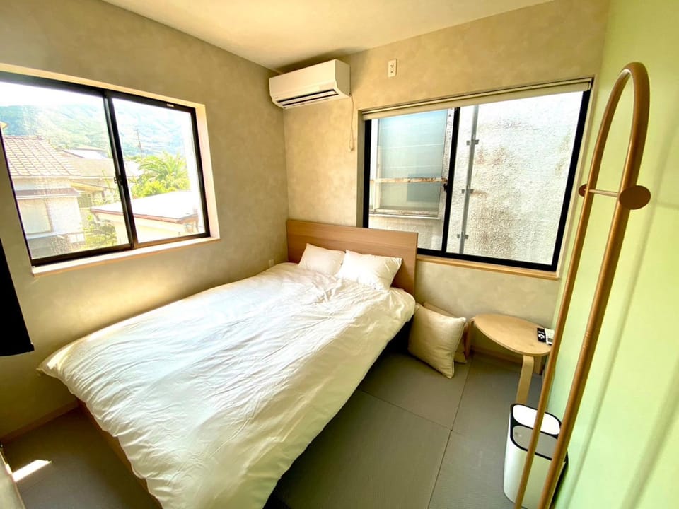 Bed, Photo of the whole room, Bedroom, air conditioner