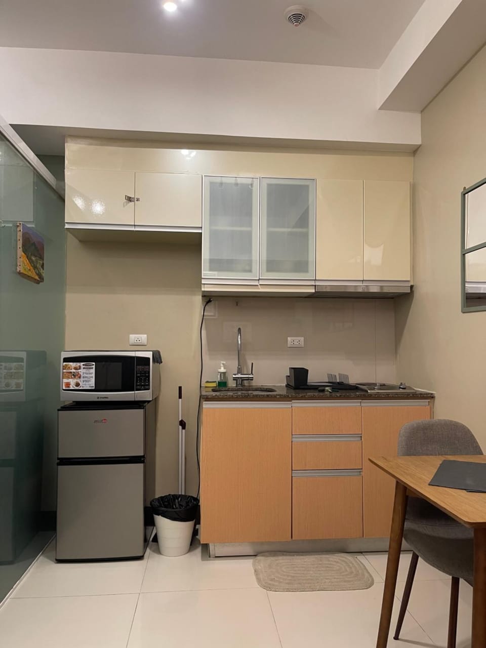 Kitchen or kitchenette, Dining area, oven