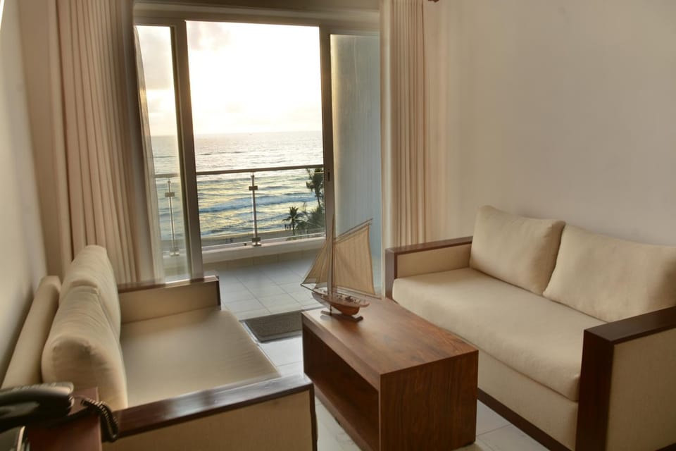 Communal lounge/ TV room, Summer, Living room, Sea view, Sea view, Sunset