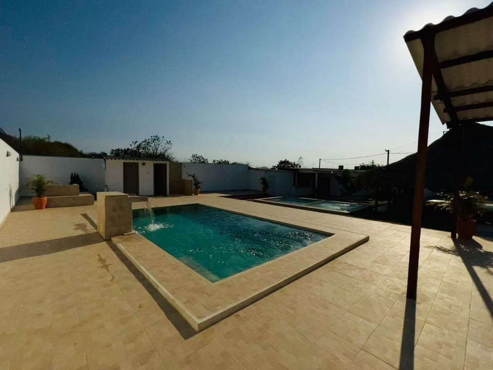 Day, Pool view