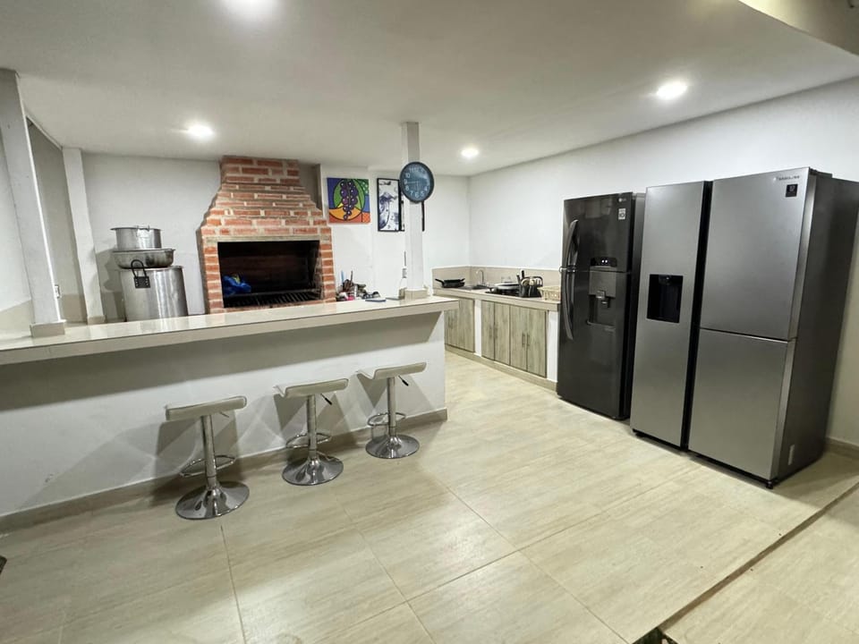 Kitchen or kitchenette, minibar