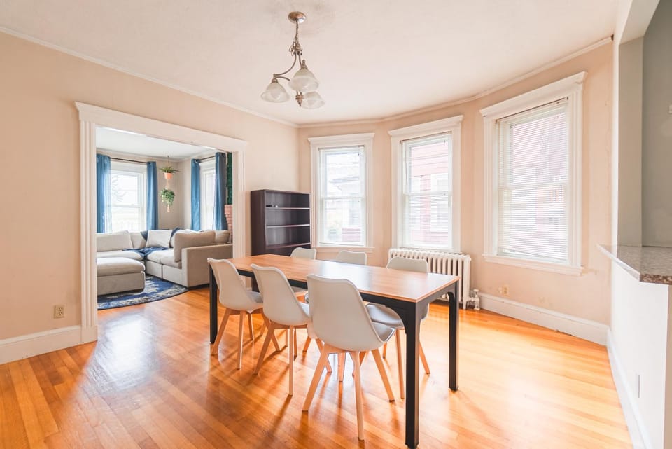 Boston 3BD-Walk to Train station-Beach-Near Airport Apartment in Winthrop