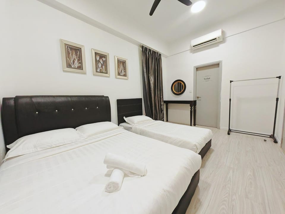 Bed, Bedroom, towels, air conditioner
