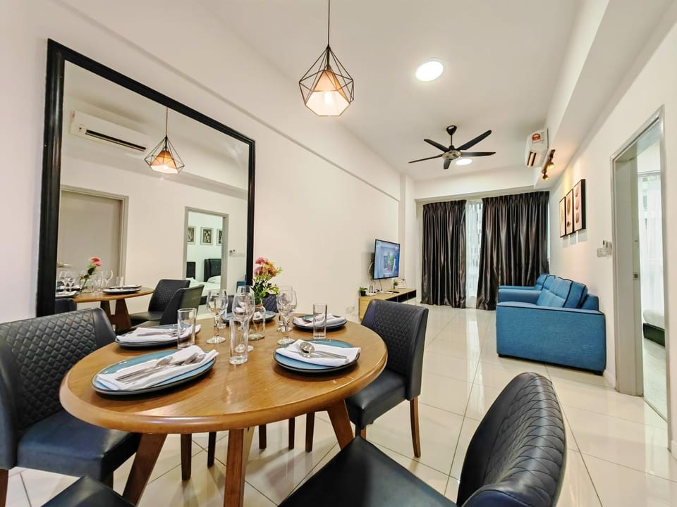Living room, Seating area, Dining area