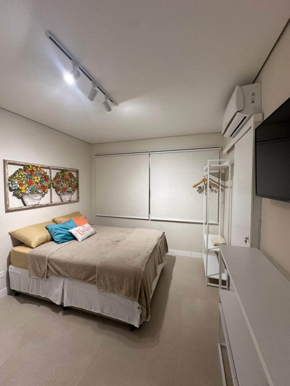 Bed, Bedroom, pet friendly, air conditioner