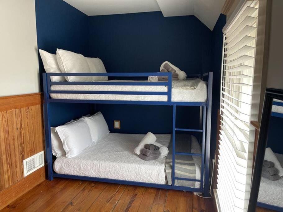 Bed, Bedroom, bunk bed