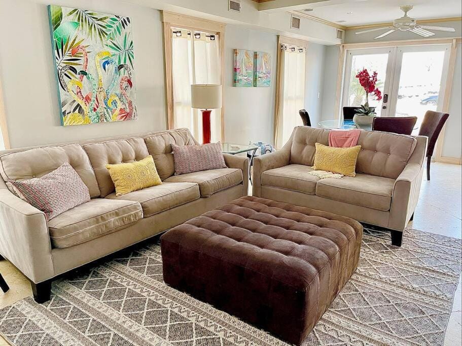 Living room, Seating area