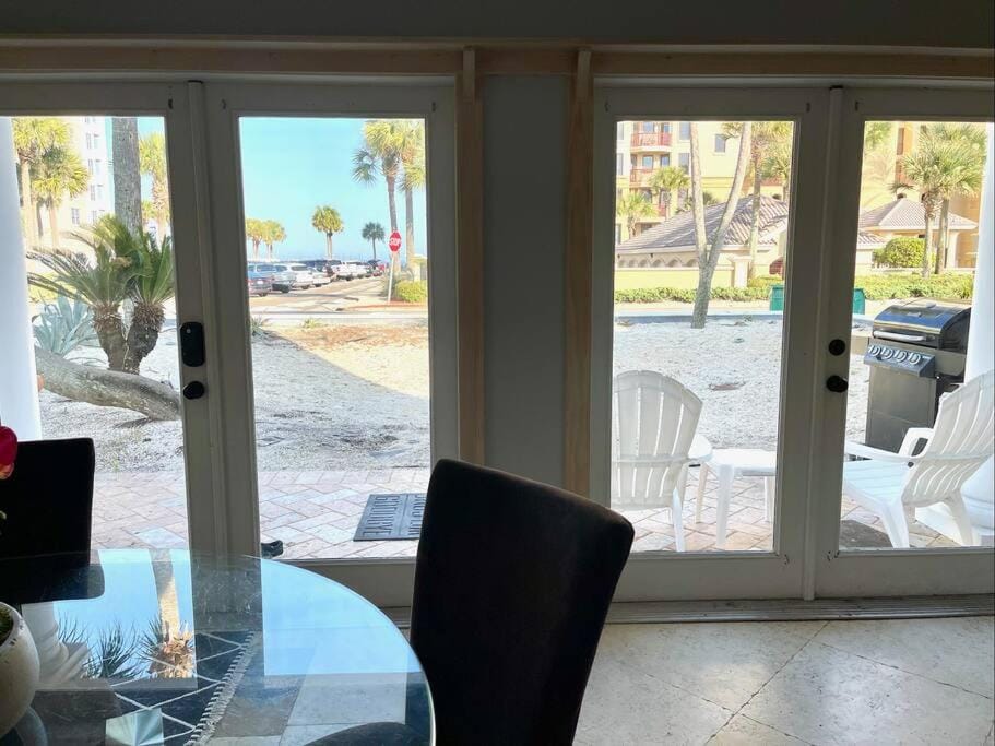 View (from property/room), Balcony/Terrace, Seating area, Dining area