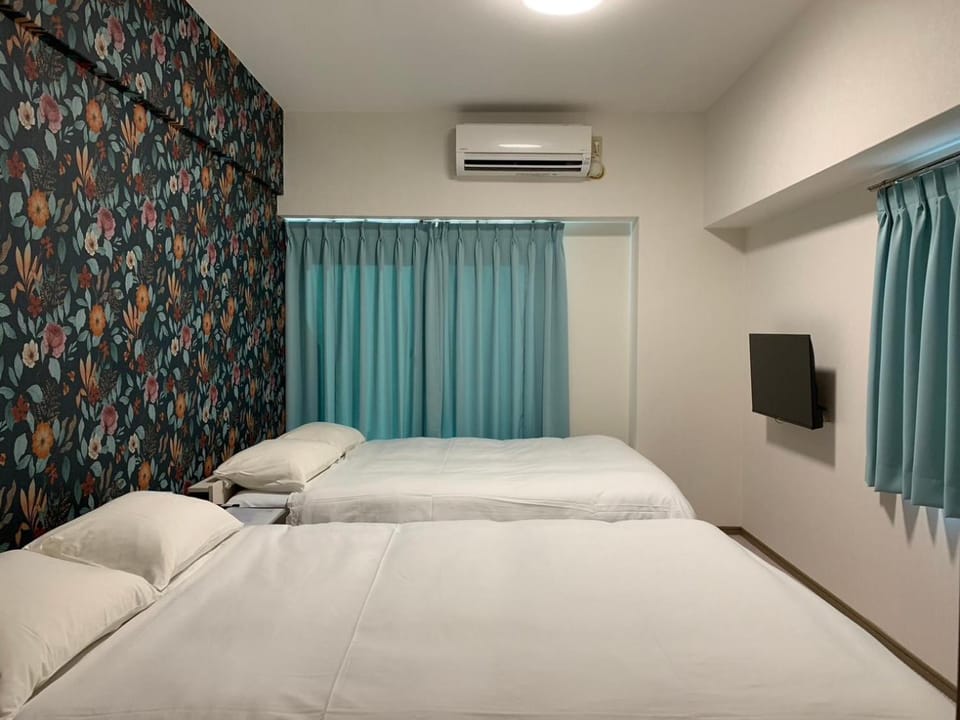 Bed, TV and multimedia, Photo of the whole room, air conditioner