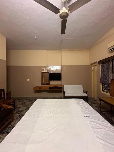 Bed, Photo of the whole room, air conditioner