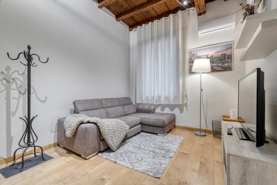 Communal lounge/ TV room, TV and multimedia, Living room, Seating area, Evening entertainment, air conditioner