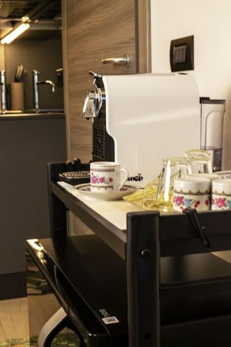 Coffee/tea facilities, Food and drinks, Food