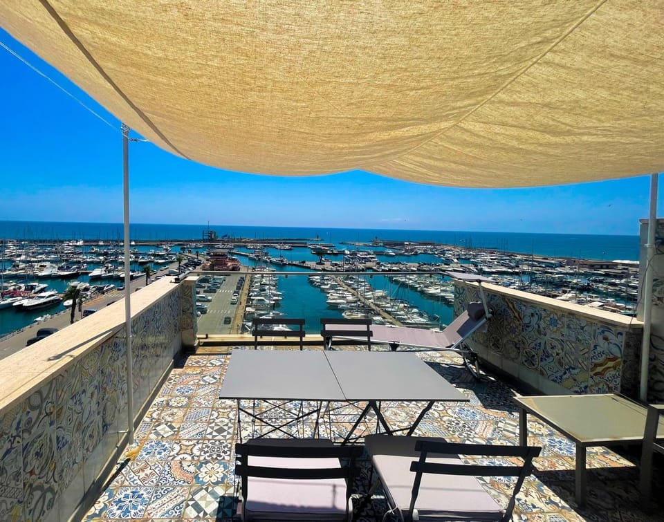 Day, Natural landscape, Balcony/Terrace, Sea view
