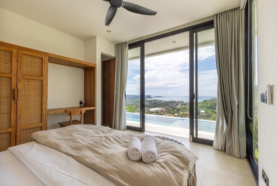 View (from property/room), Bedroom, City view, City view, Pool view, Sea view, Sea view, Swimming pool, Swimming pool
