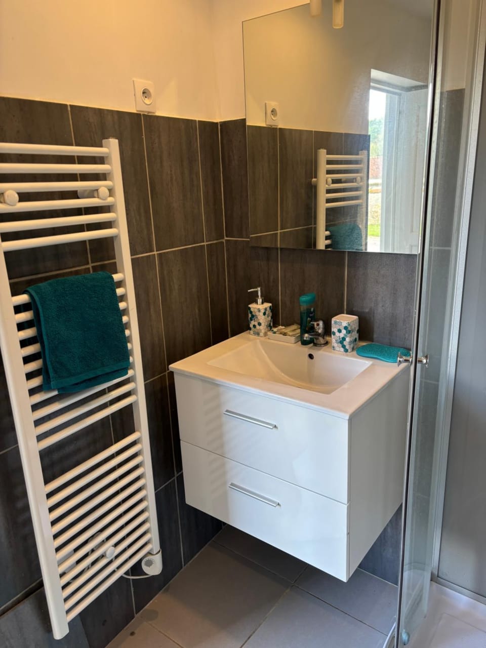 Bathroom, towels