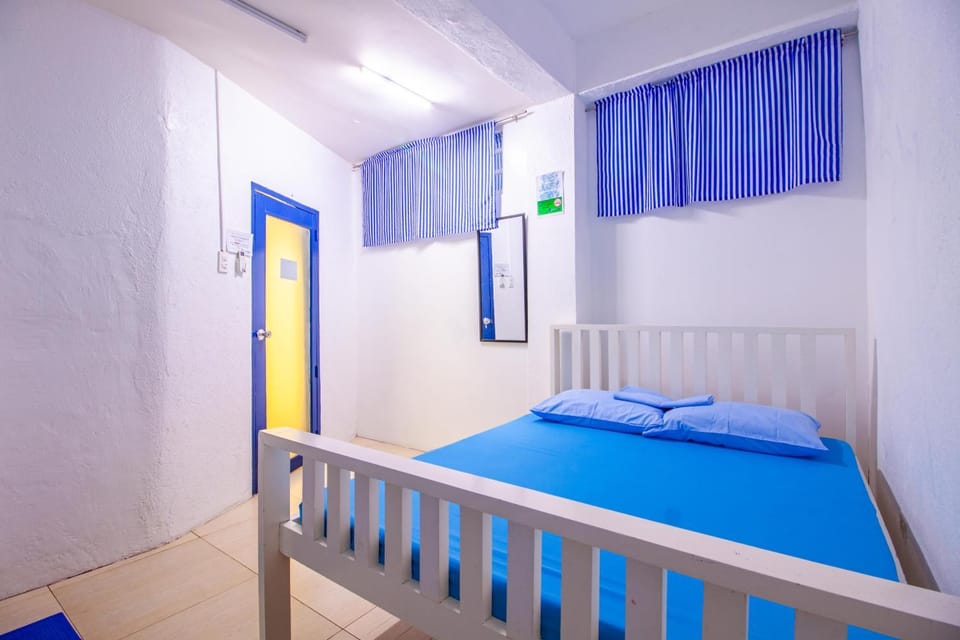 Bedroom, bunk bed, air conditioner