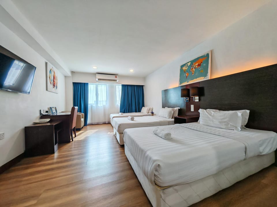 Communal lounge/ TV room, Bed, TV and multimedia, Photo of the whole room, Bedroom