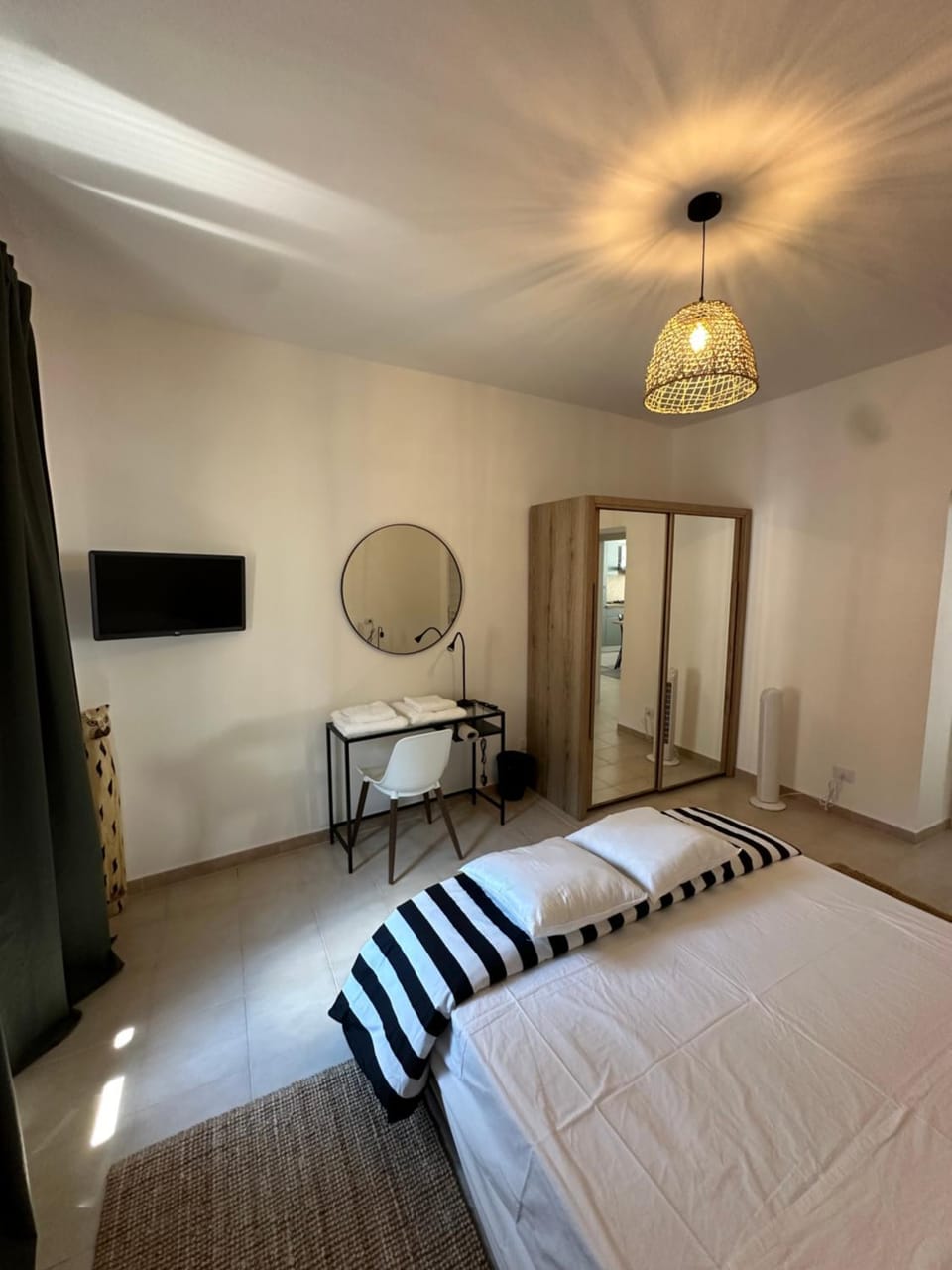 Bed, TV and multimedia, Bedroom, wardrobe