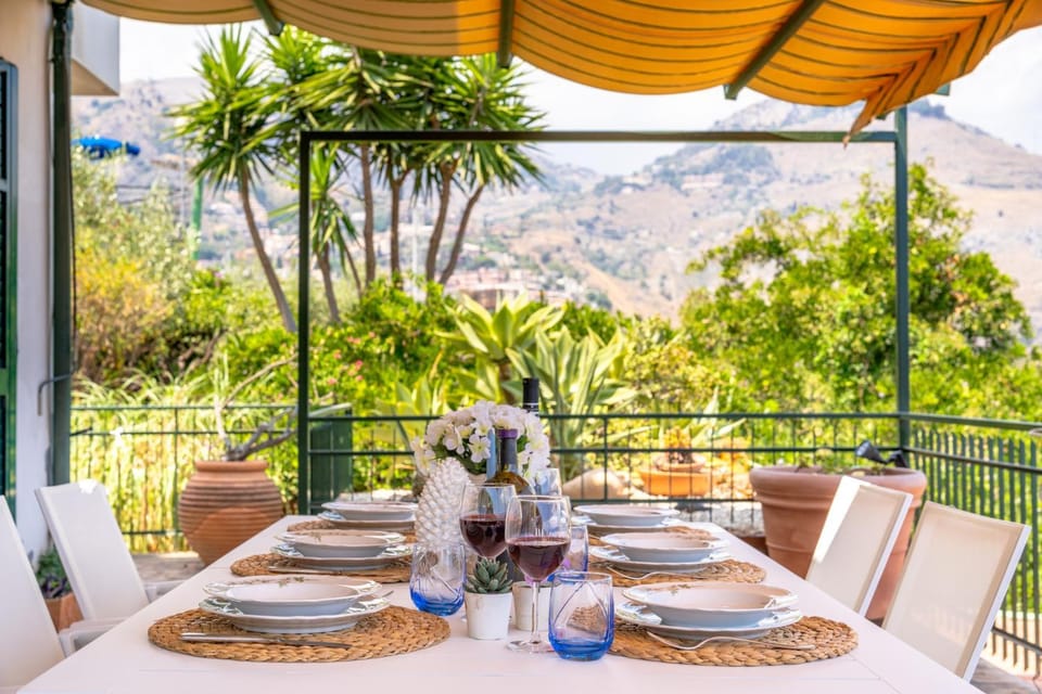 Patio, Natural landscape, View (from property/room), Balcony/Terrace, Dining area, Mountain view