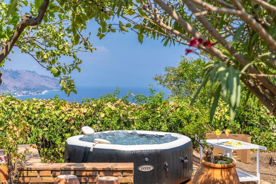 Day, Natural landscape, Hot Tub, Mountain view, Sea view
