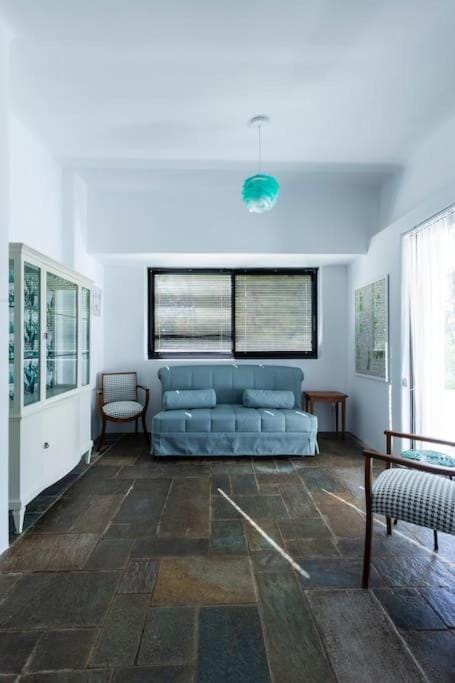 Danae's Art Apartment in Vouliagmeni