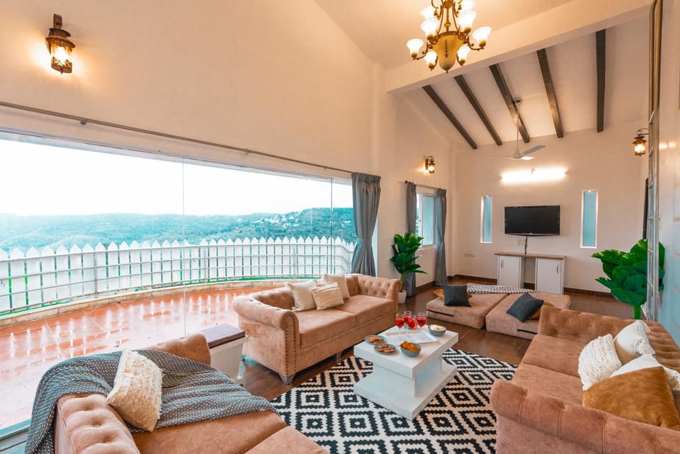 Communal lounge/ TV room, Natural landscape, TV and multimedia, View (from property/room), Balcony/Terrace, Living room, Seating area, Evening entertainment, Mountain view