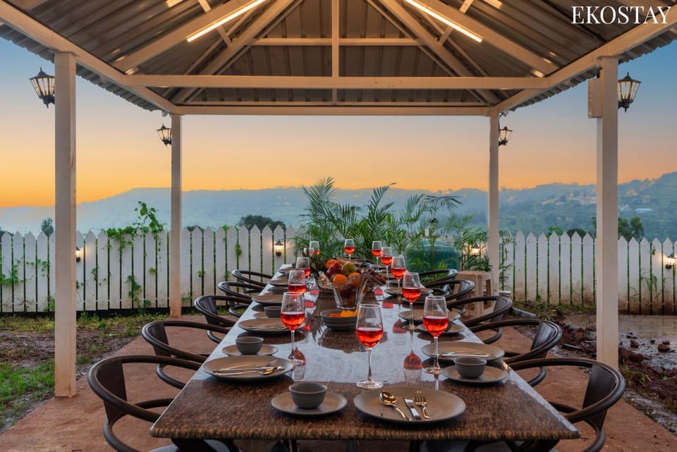 Patio, Day, Natural landscape, View (from property/room), Balcony/Terrace, Food and drinks, Dining area, Food, Mountain view, Drinks, Alcoholic drinks