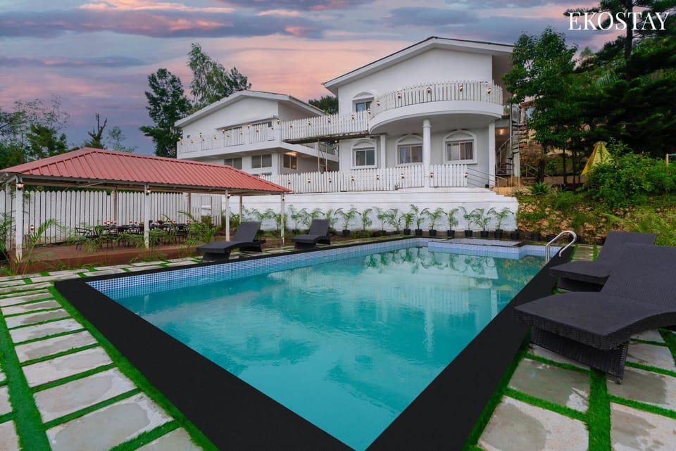 Property building, Patio, Day, Natural landscape, Garden, Garden view, Pool view, Swimming pool, sunbed