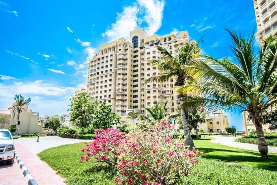 Property building, Neighbourhood, Natural landscape, Location, Parking