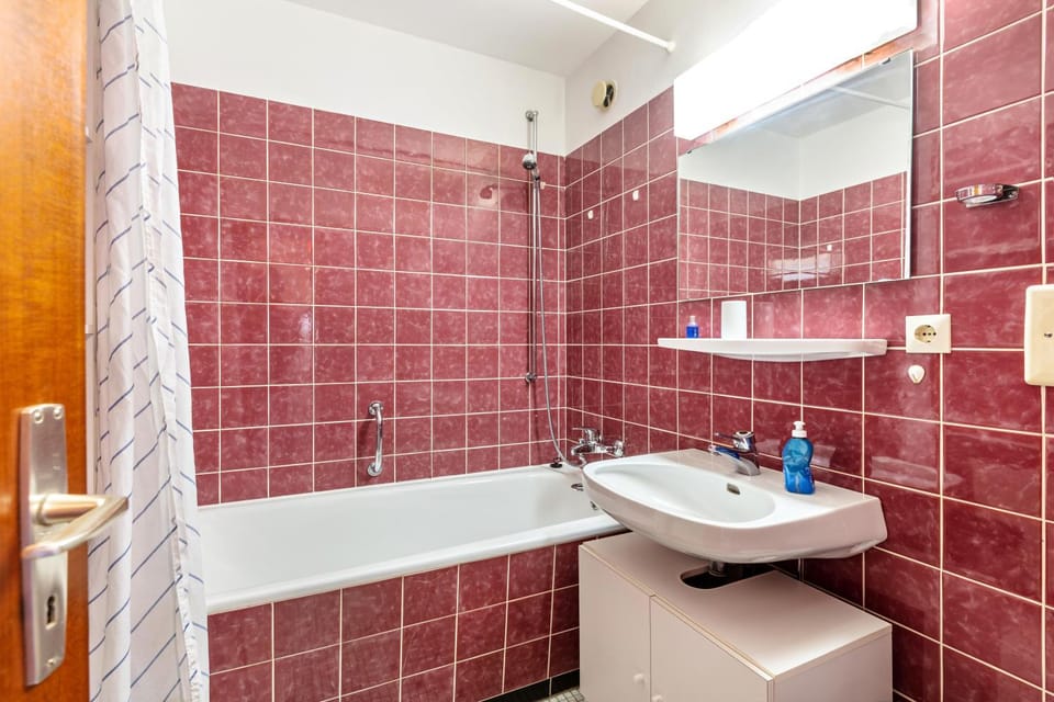 Bathroom, Living room