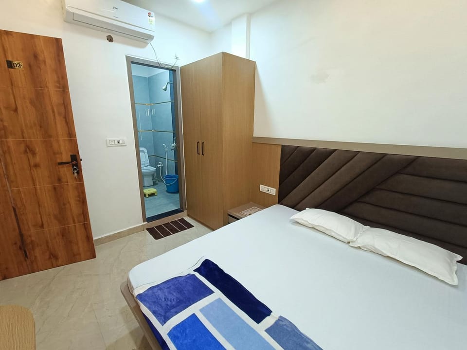 Bed, Photo of the whole room, Bedroom, wardrobe