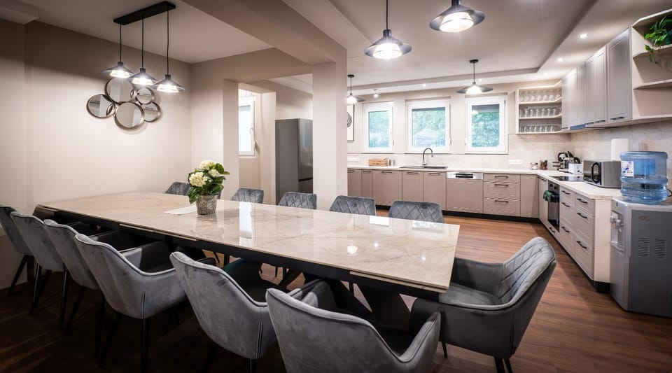Kitchen or kitchenette, dishwasher, pet friendly, stove