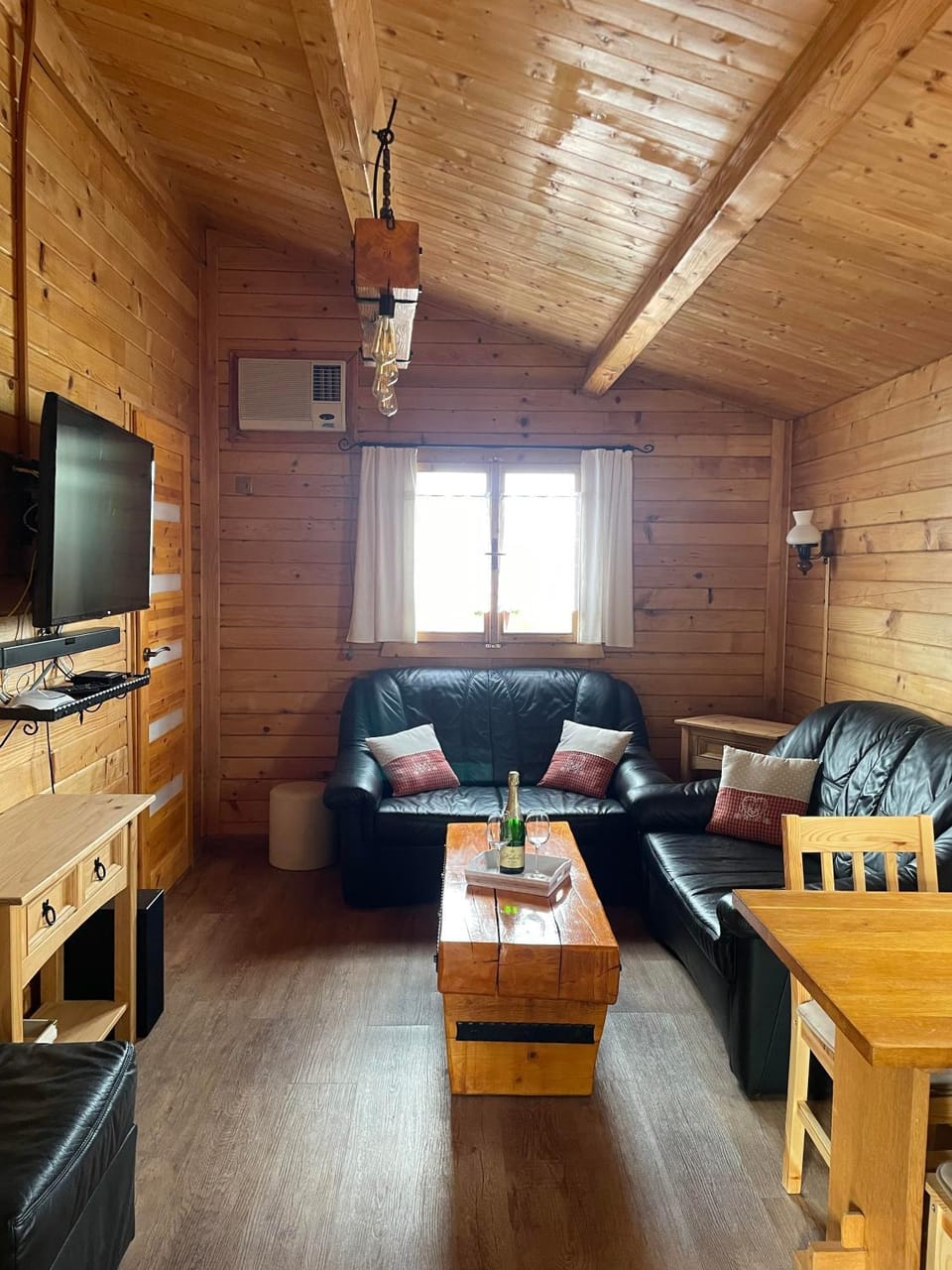 Communal lounge/ TV room