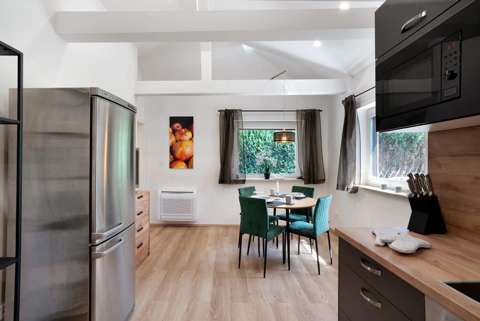 Property building, Kitchen or kitchenette, Living room