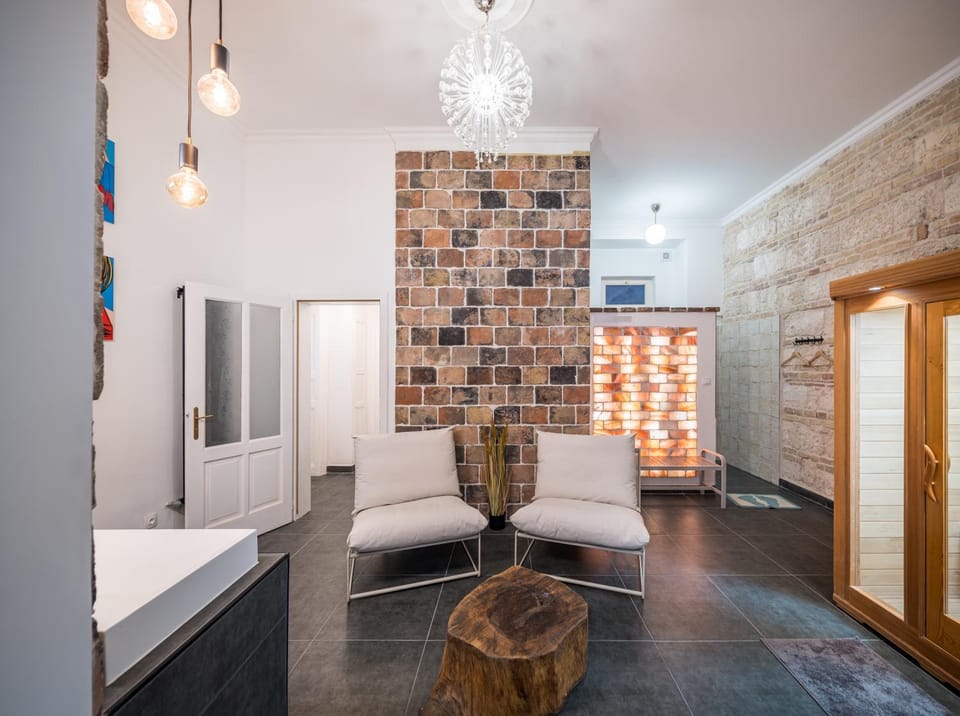 4BR Artdeco Elegance with Sauna Apartment in Budapest